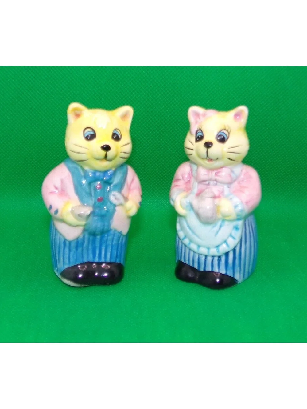 VINTAGE AVON CAT KITTEN SALT PEPPER SHAKERS SET ANTHROPOMORPHIC